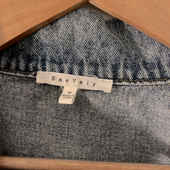 NWT Jean Denim Jacket Size Medium - Picture 3 of 6